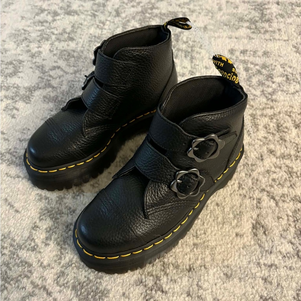 Dr Martens The Devon Flower Boots Size 6 New without box